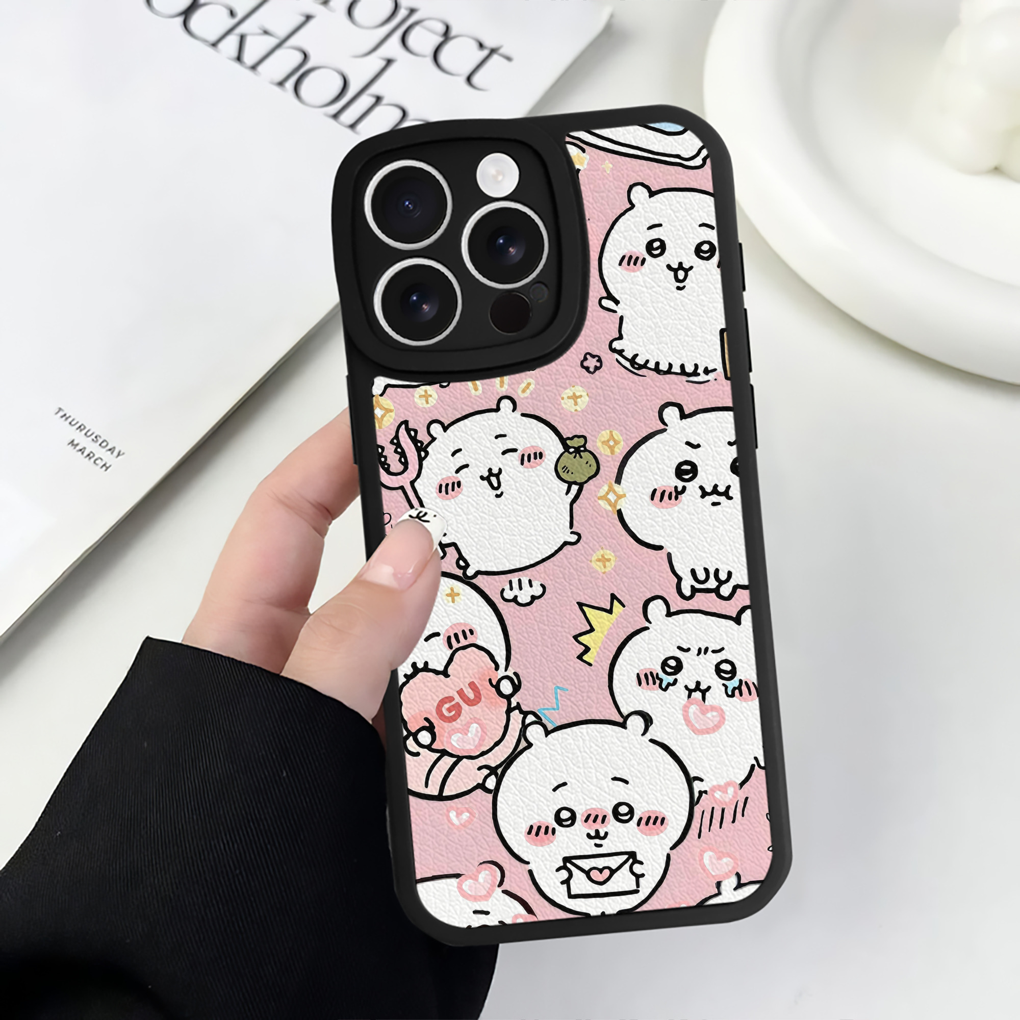 （画像用） ちいかわ Chii-kawa 【iPhone 16シリーズ対応】シリコンスマホケース（レザー調） 材質：シリコン